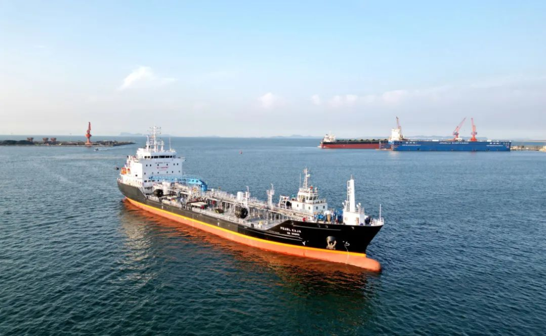 Jinglu Shipyard Delivers 7,999DWT Bunker Tanker to Singapore's Consort