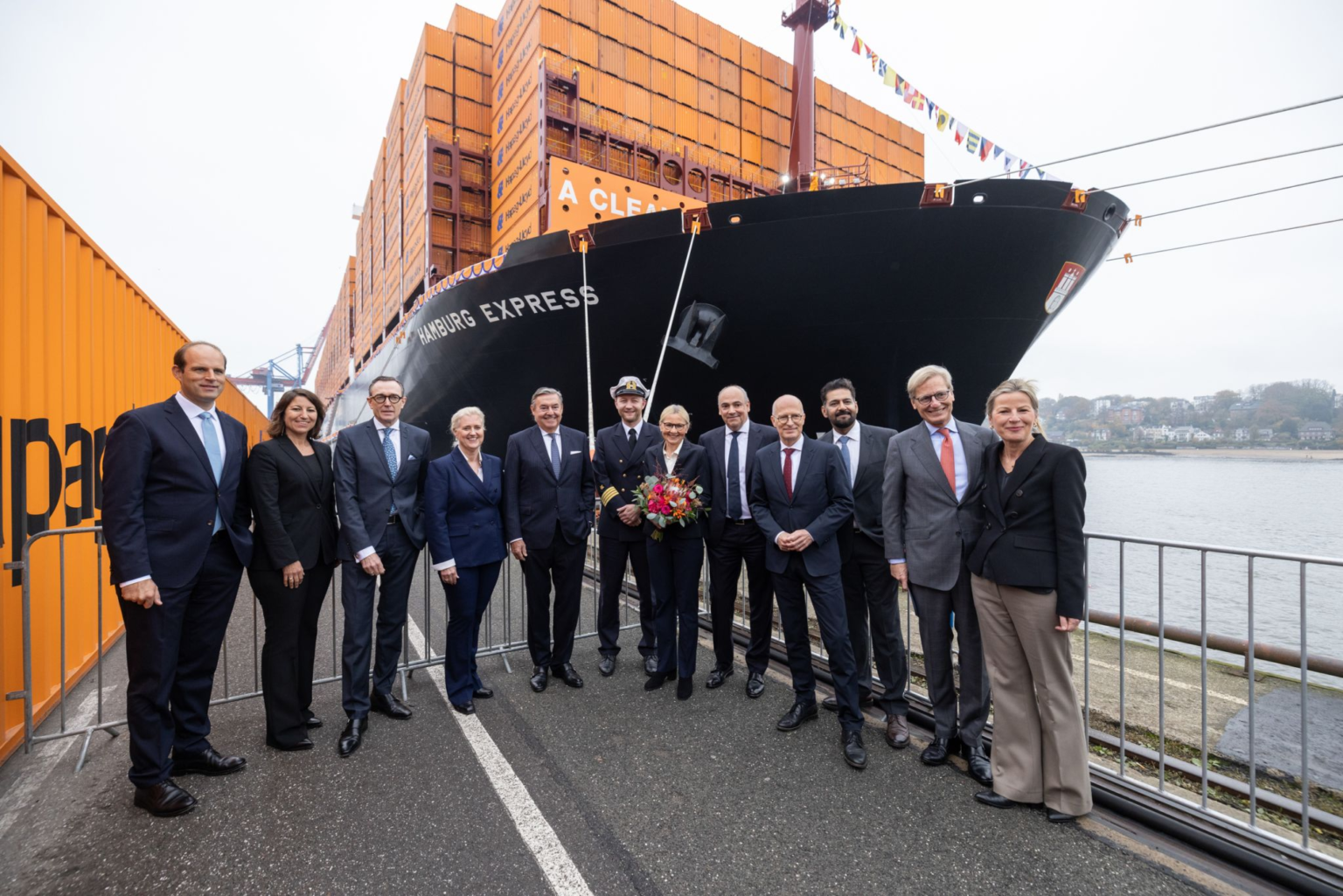 Hapag-Lloyd welcomes a new 23,600TEU LNG dual-fuel powered container ...